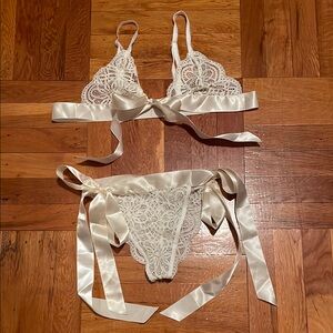 Elegant Lace Lingerie NWOT Size Medium